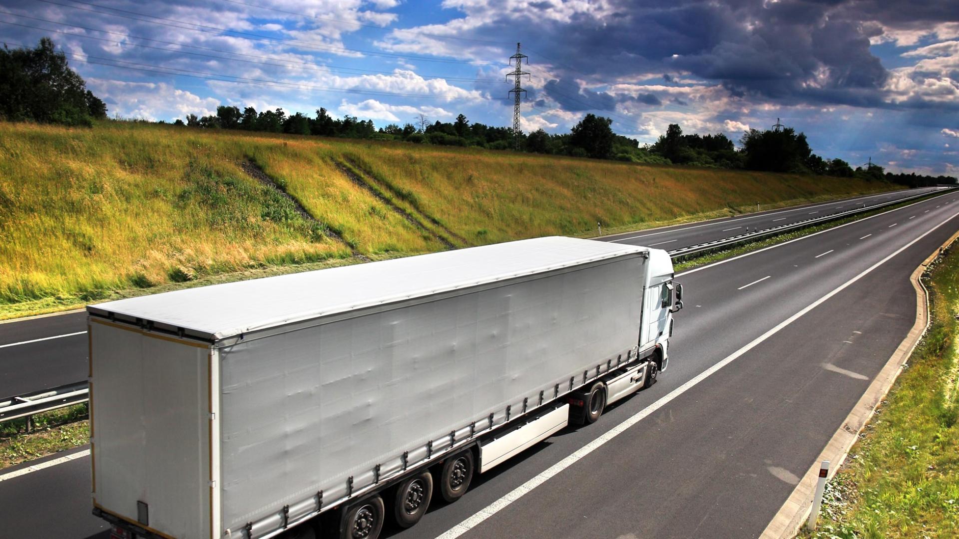 The picture shows a lorry for the over-twisted steel that is produced for the commercial vehicle industry